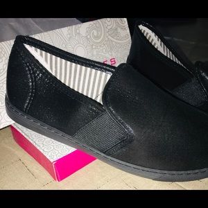 *4 for $10-CLOSET CLEANOUT* Women’s Black Slip On Tennis Casual Shoe 11